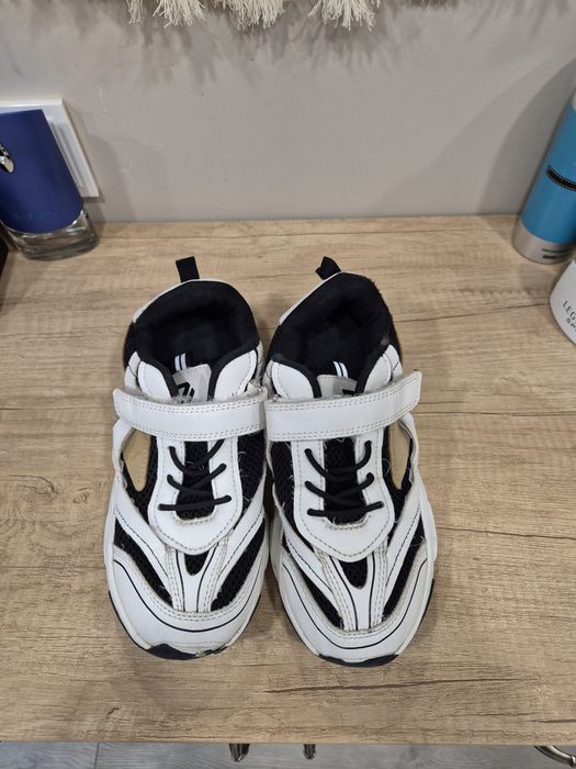 Кросовки на мальчика на весну.