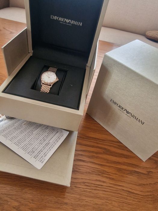 Vând ceas armani nou