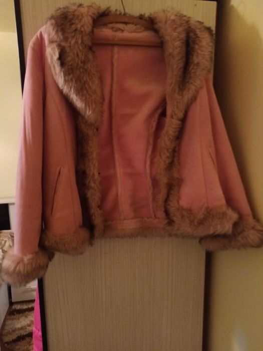Vând haina piele intoarsa