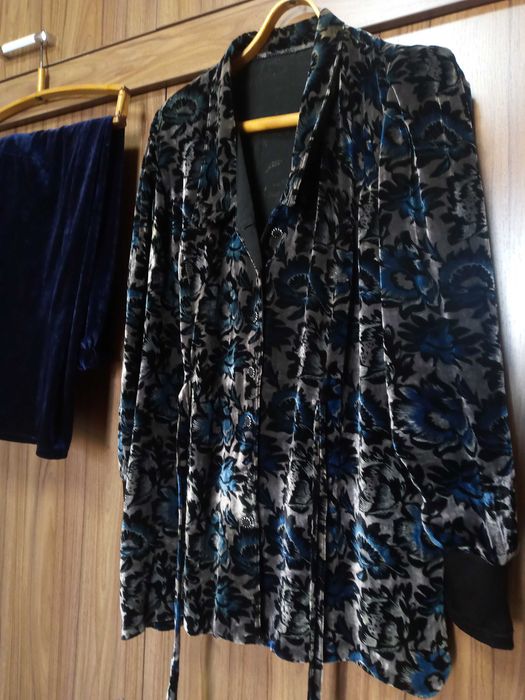 Панбархат костюм(кофта ва юбка).Размер 50-52.Нархи 150 минг сум