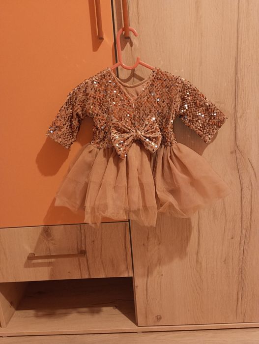 Комплект розови рокли за майка и дъщеря от кадифе с пайети и тюл!