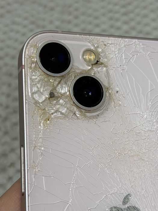 Продам iPhone 13