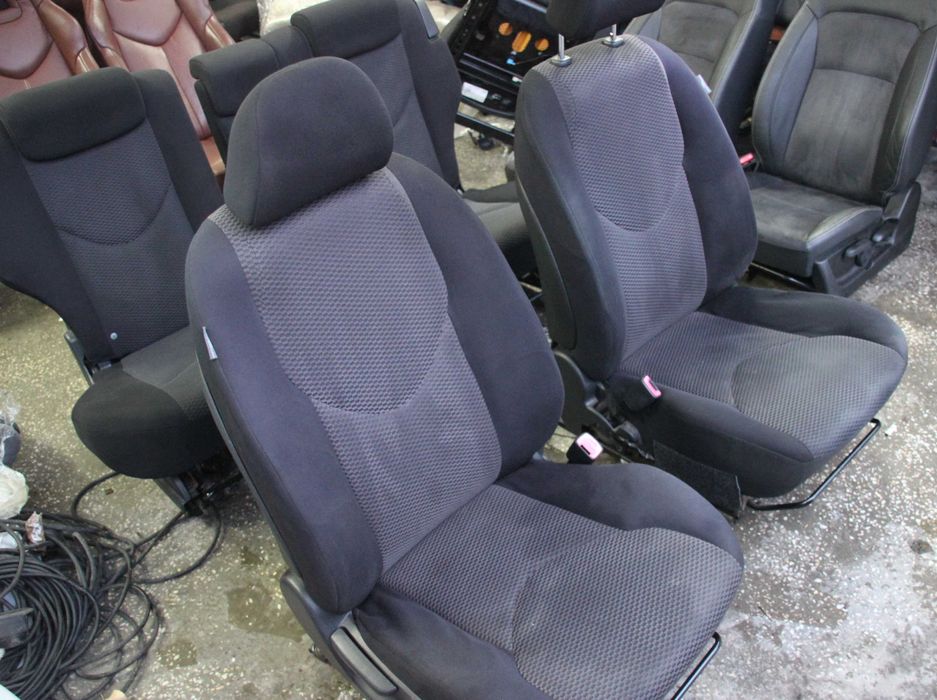 Салон за Тойота Рав 4 – Toyota Rav 4 - 2005 - 700 лв.