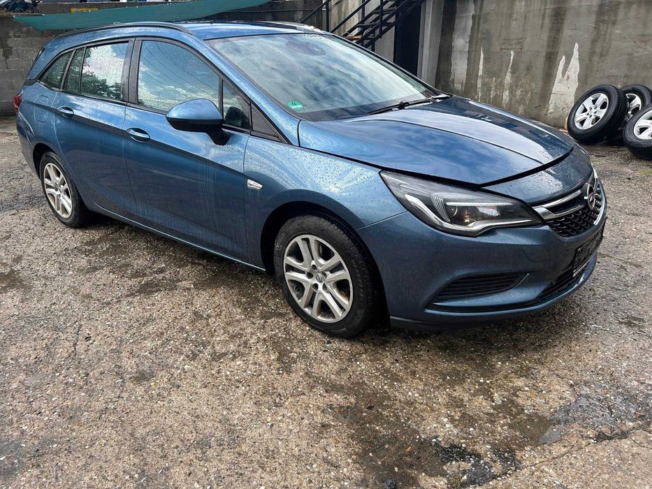 De vanzare Capota Opel astra K