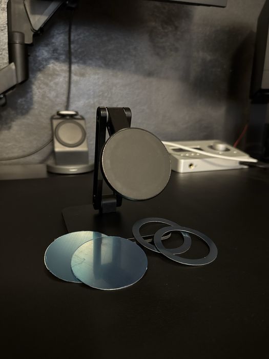 Suport magnetic de telefon