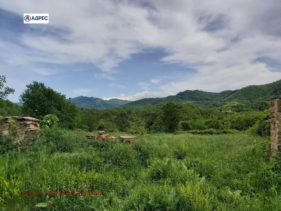 Парцел в Ловеч, област-гр.Троян площ 625 цена 27000