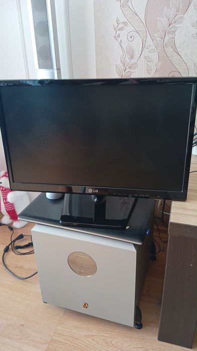 Монитор LG-24 M2232D-PZ