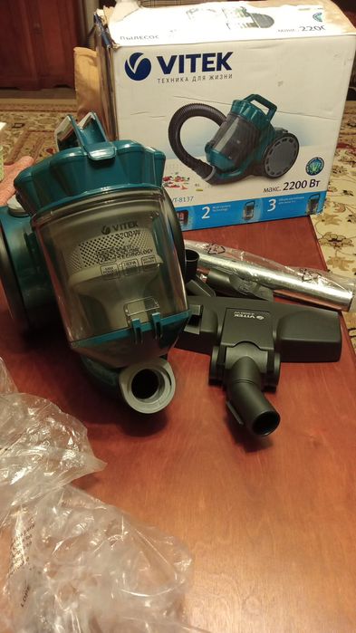 Новый пылесос Vitek 8137