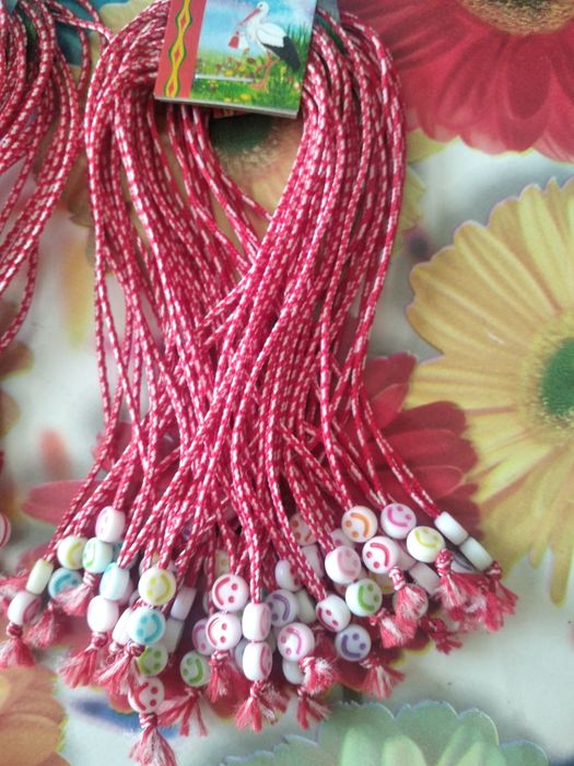 Предлагам мартеници десетки