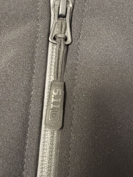 Geacă 5.11 Tactical Sabre 2.0 XL neagră – softshell 3L