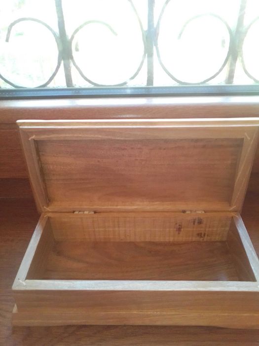 Продавам  кутия за бижута