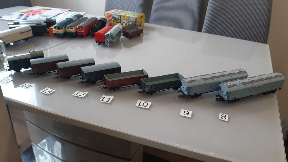 Товарни и пътнически вагони Piko,Roco HO и Автобуси 1:87 Efsi Holland