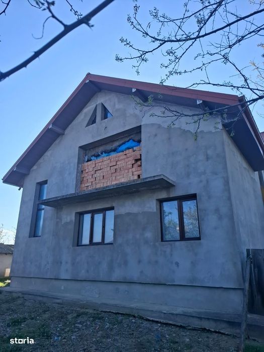 De vanzare vila in Barticesti, P+M, compusa din 7 camere Pret 85000 e