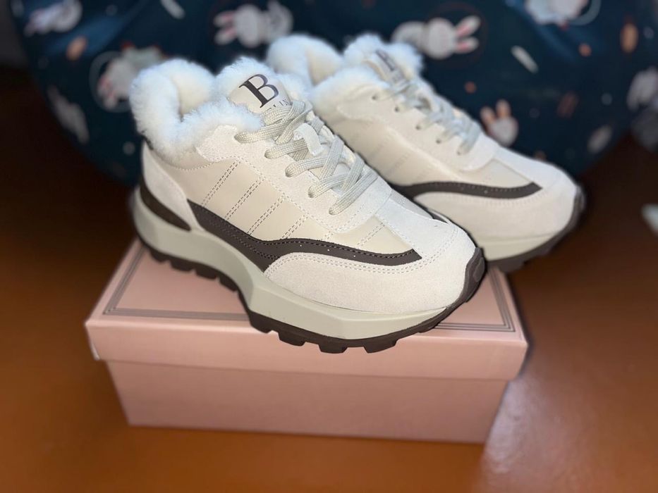 Продам кроссовки. Зима