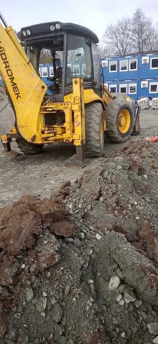 Buldoexcavator de inchiriat fundatii, terasamente, fantani, santuri ..