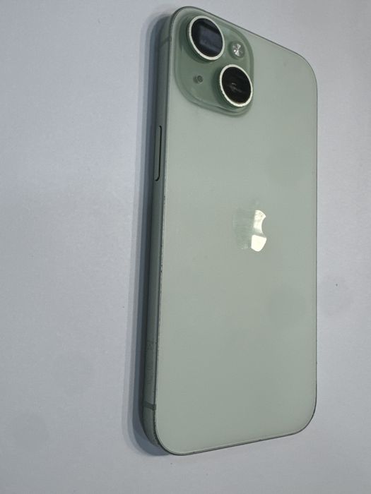 iPhone 15 Verde cu 100% Bateria