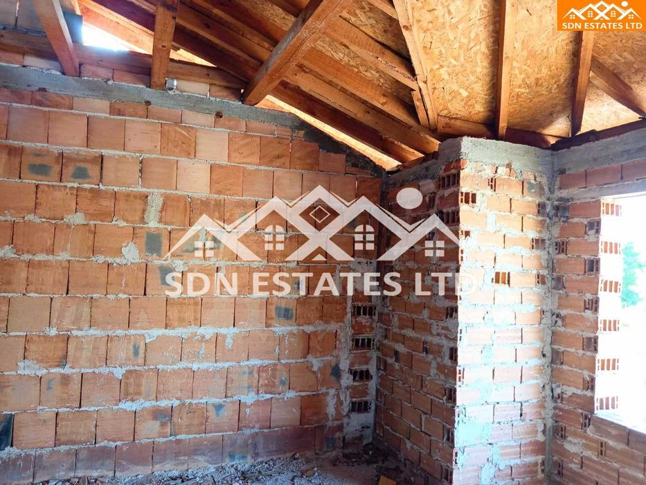 Продава сграда с търговско помощение в центъра на Дунавци