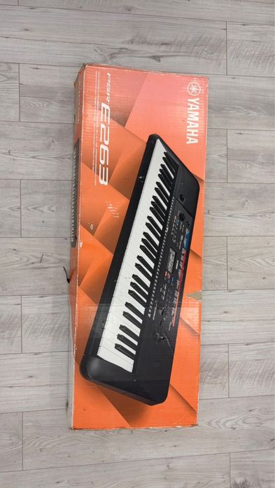 синтезатор Yamaha PSR-E263