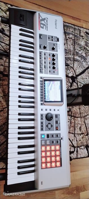 Продавам Roland fantom X6