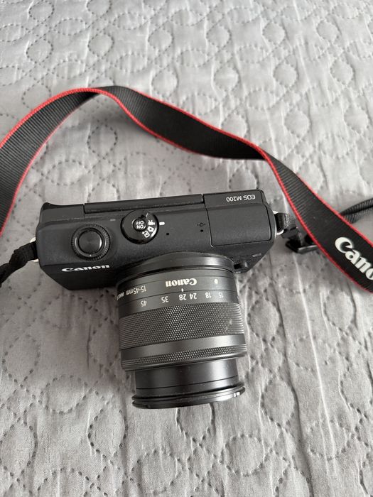 Canon EOS M200 folosit foarte putin