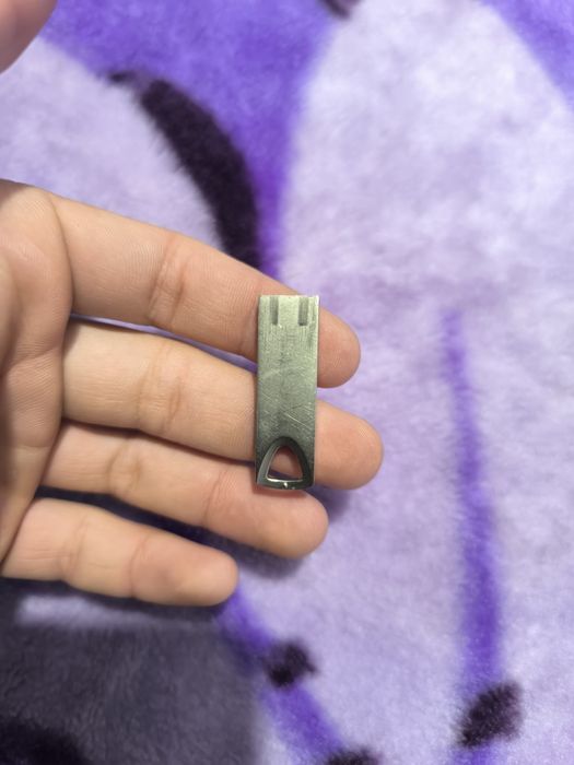 Stick USB metalic ADATA 8GB – Windows 10 Pro