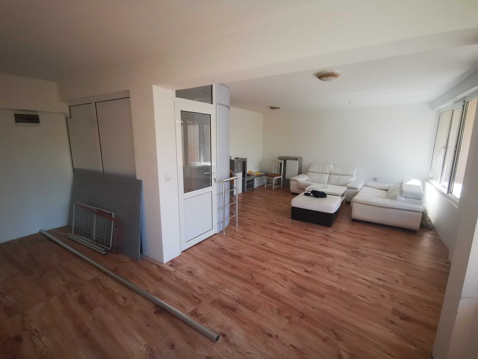 Мезонет с 3 гаража и двор в Пловдив