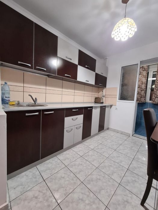 Proprietar inchiriez apartament cu 3 camere