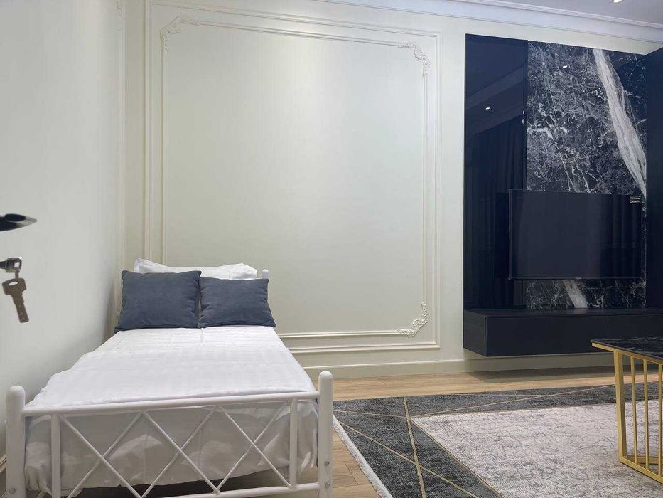 21 Посуточная аренда апартаментов  в центре по улице Садыка Азимова 45