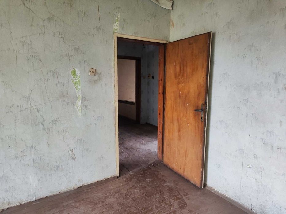 ЕРА МАКС продава етаж от къща до Поликлиниката в кв. Каргон, гр. Ямбол