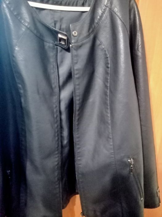 Продам куртку женскую