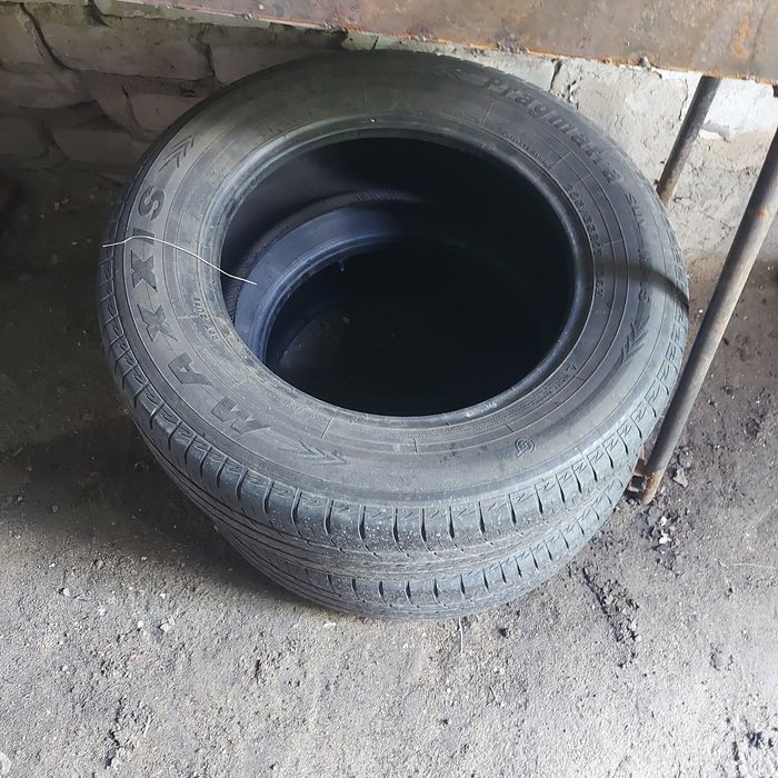 Продам 2 комплекта шин на 235×65×17