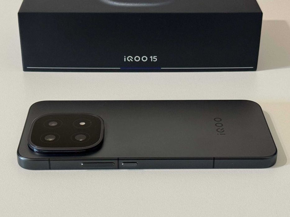 Бартер! НОВ! iQOO 15 Alpha (Черен) Elite Gen 5 / 7000mAh