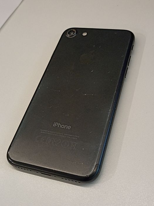 Продавам Черен iPhone 7