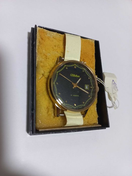 Часы "Слава" позолоченные наручные механические