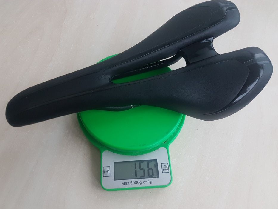 Sa carbon Toseek noua 156 grame foarte confortabila mult padding