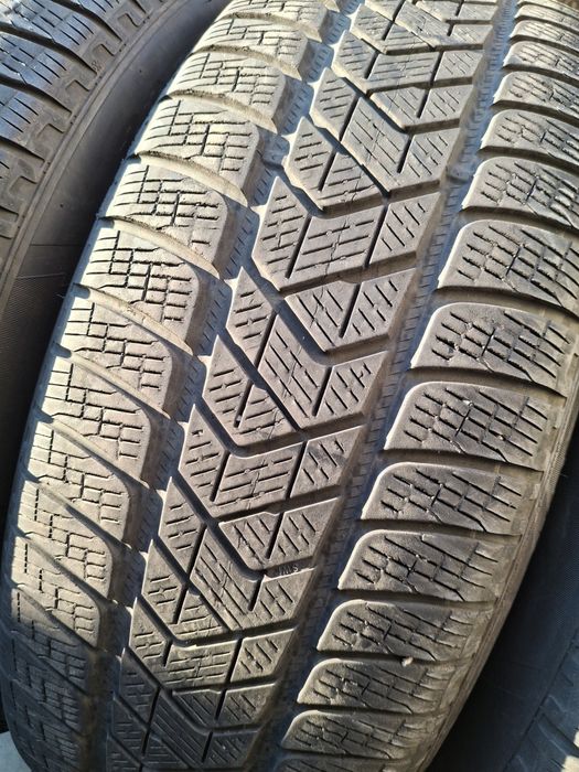 4 Anvelope de iarnă 235 60 r18 Pirelli