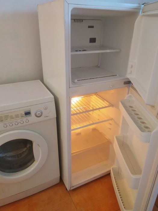 Стиральная машина и холодильник