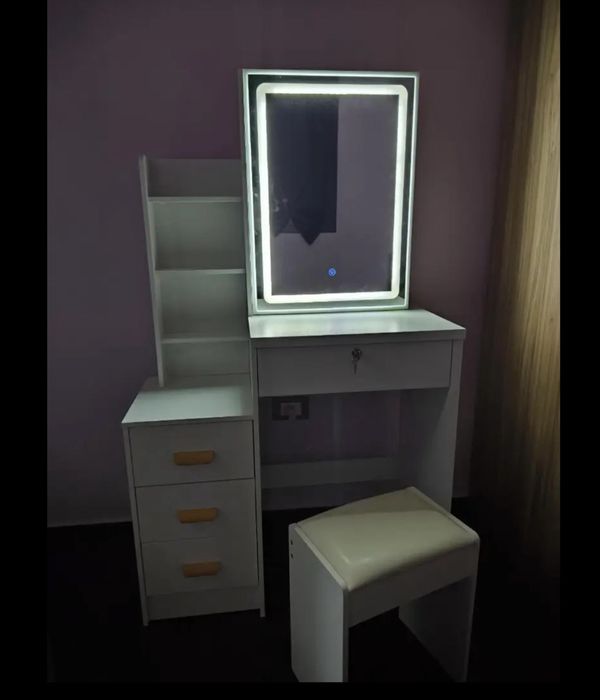 Set Birou Machiaj LED + Scaun - GATA MONTAT (Economisiți 4h de asamblare)