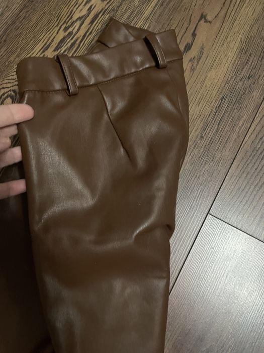 Pantaloni piele maro marime 34