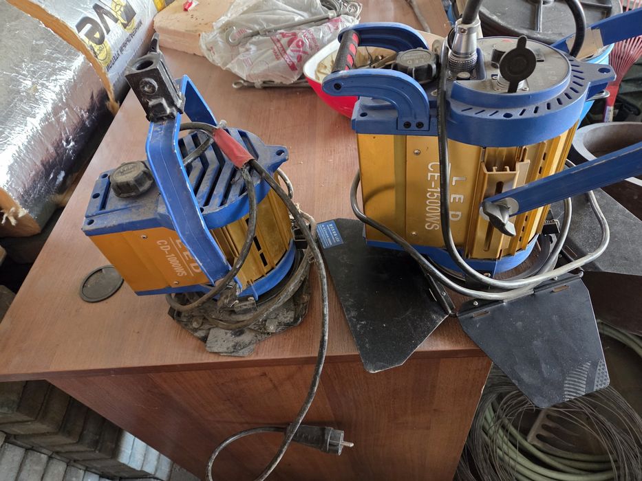 Студийный осветительный стенд штатив