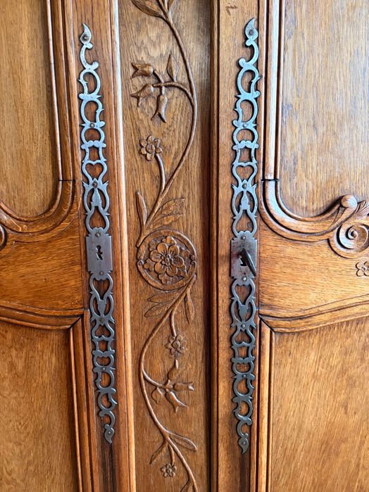 Старинен дъбов гардероб