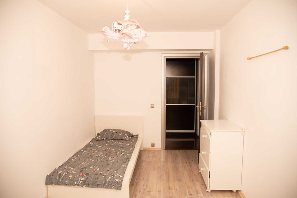 Proprietar inchiriez apartament cu 3 camere