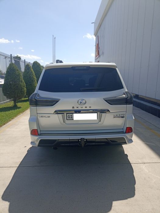 LEXUS LX 570 Kuro Black Edition S