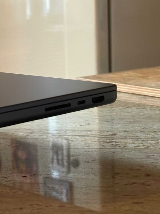 Перфектен MacBook Pro 14" с Apple M3 Pro 512 GB