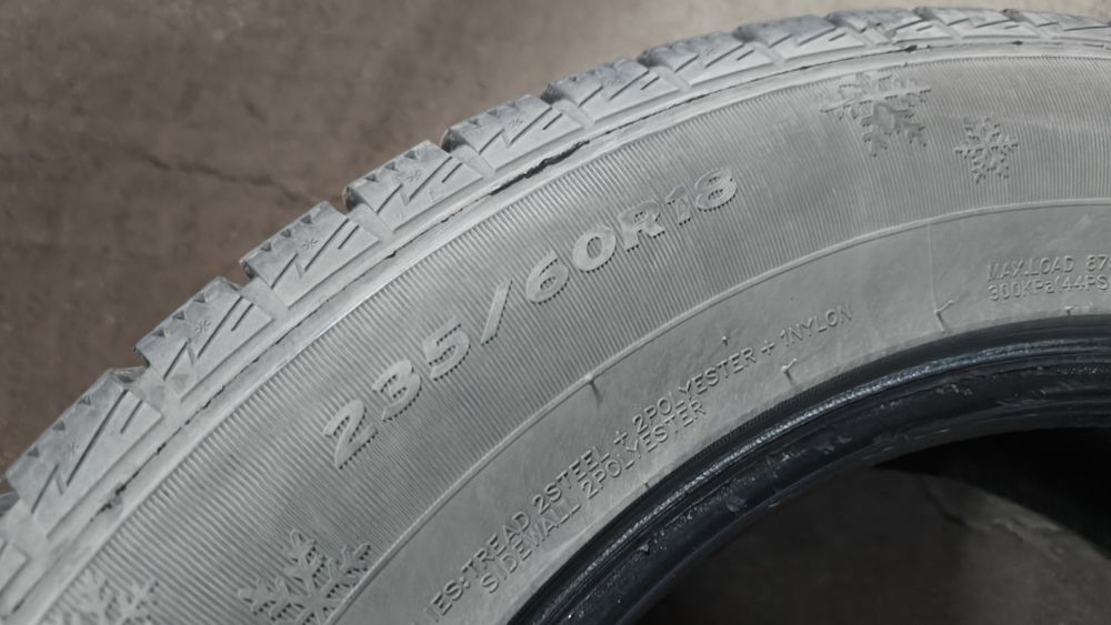 Три баллона  резины 235-60-R18