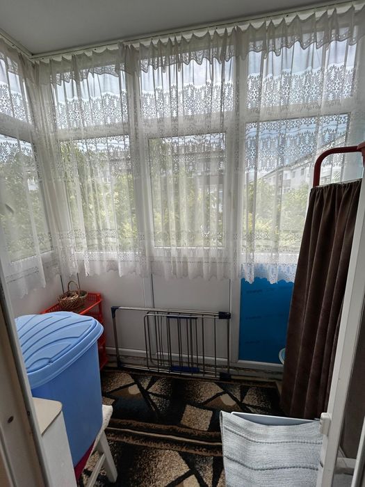 Apartament cu 2 camere nedecomandat,zona micro 11.Pret 35.000 euro. Detalii la tel. 0730745723