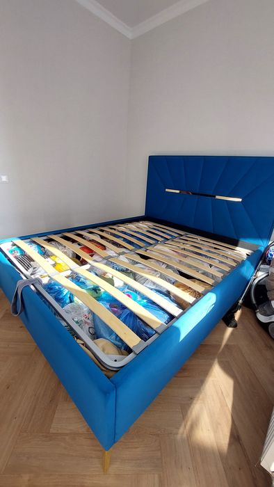 Продам кровать с матрасом