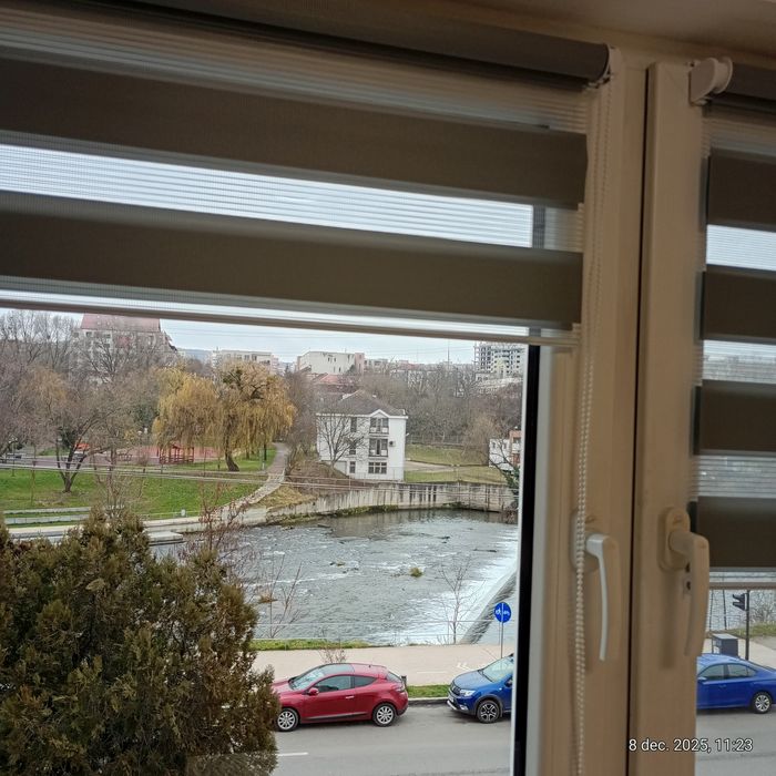 De închiriat apartament două camere decomandat etaj intermediar