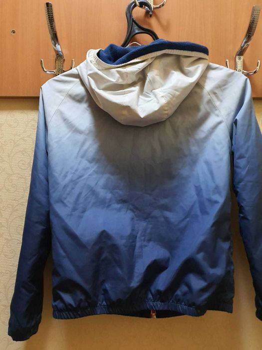 Продаётся куртка ветровка