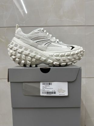 Balenciaga bouncer ( defender)